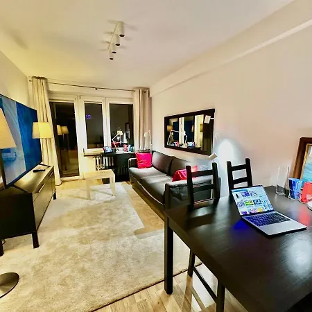 Decor 3 Metro Fast Wifi 1gbs 80'tv Hbo Appletv * Warschau