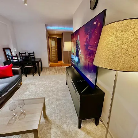 Decor 3 Metro Fast Wifi 1gbs 80'tv Hbo Appletv Apartament *